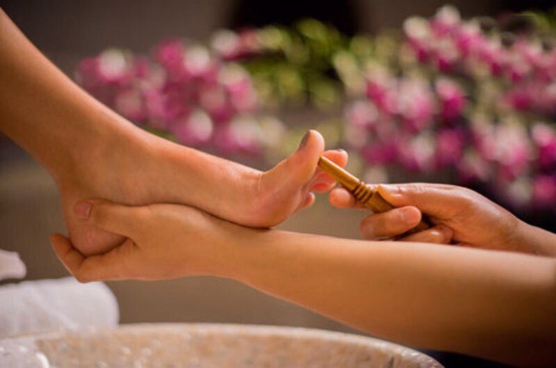Fußreflexzonenmassage mit Bio-Ölen