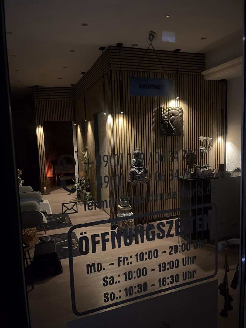 Blick in einen Massageraum im Studio Golden Elephants